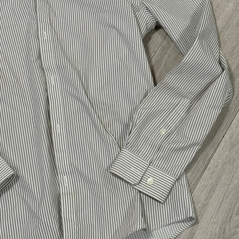 H&M Mens Easy Iron Button Down Shirt Size Medium Stripes Long Sleeve